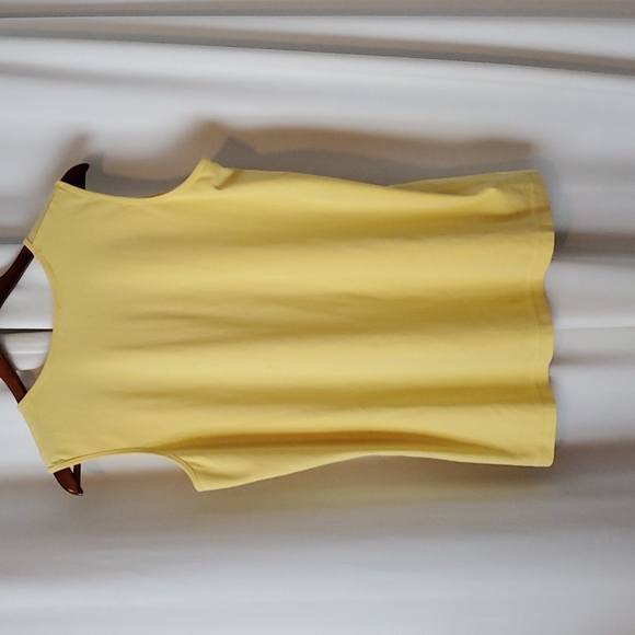 Casual V-Neck Tank - Picture 3 of 3